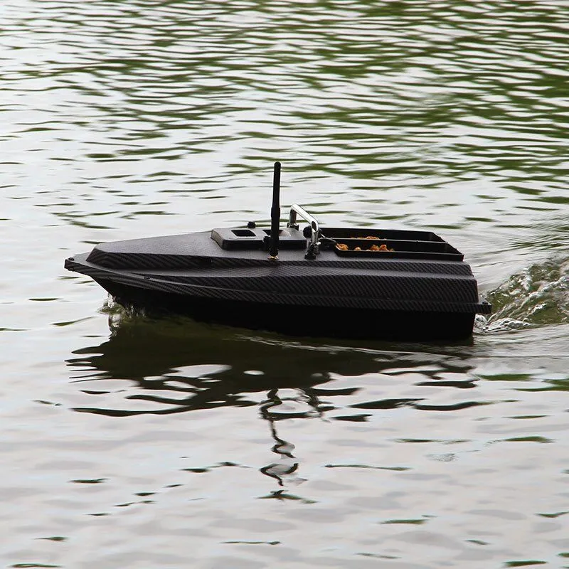Manuowell V018 bait boat running across a lake with bait in the hoppers